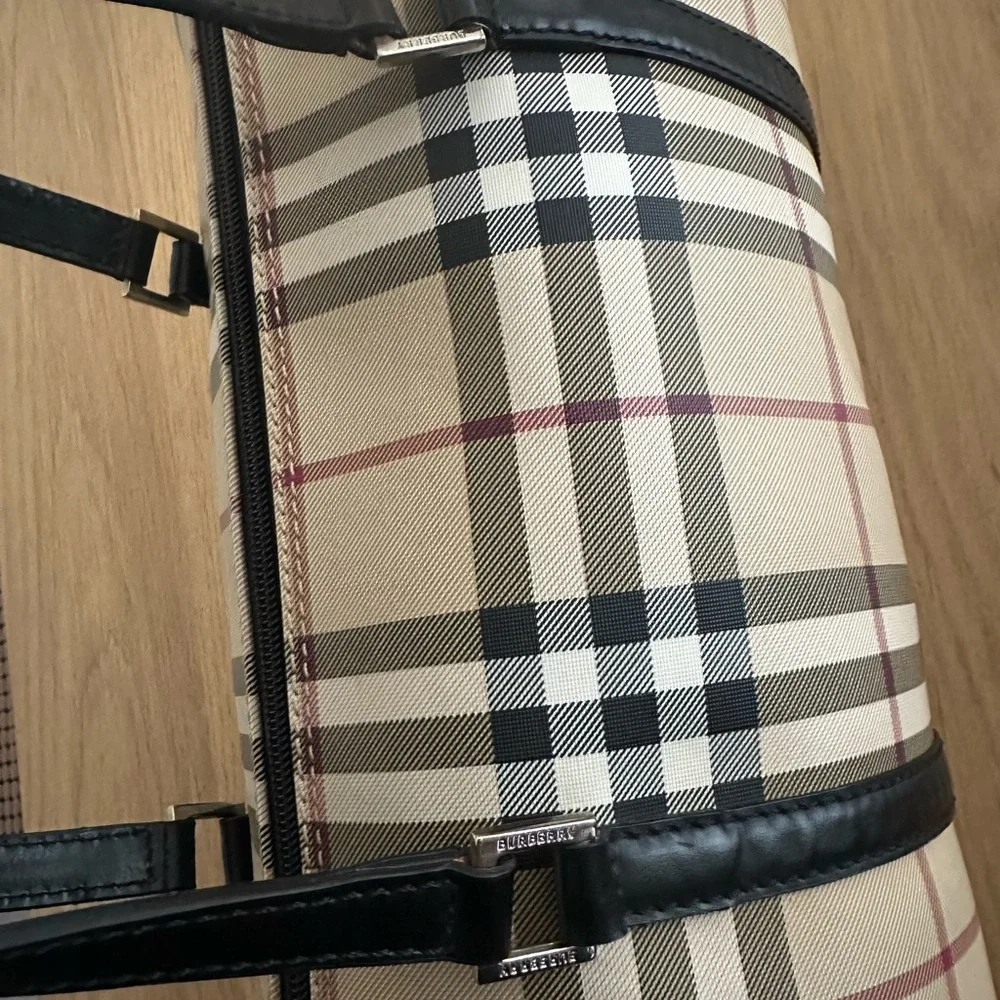 Burberry House Check Barrel bag black with dustbag - Picture 5 of 14